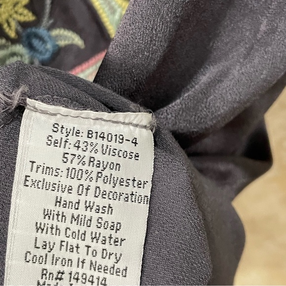 NWT!•Johnny Was•Embroidered Blouse•Lace Up V-Neck•Oversized - Picture 9 of 10